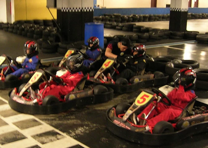 Quanto custa uma corrida de kart indoor?