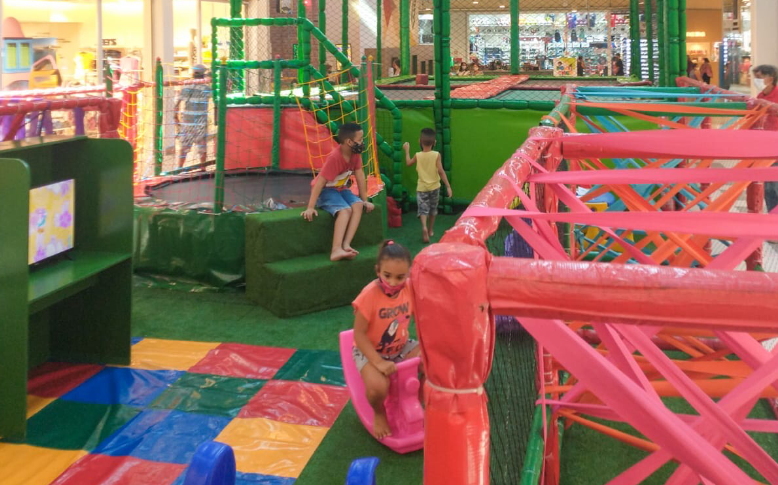 Bangu Shopping inaugura parque indoor de trampolim e escalada - Gazeta da  Semana